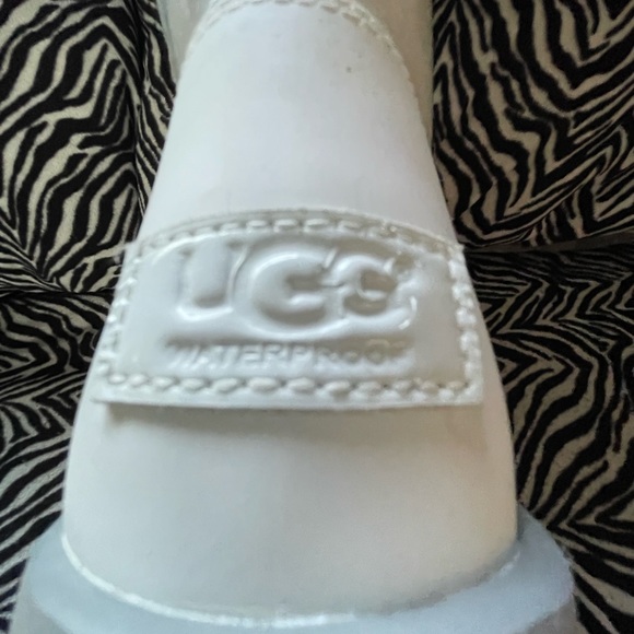 NWTinB UGG ISLEY WATERPROOF BOOTS WHITE SZ 9.5 RARE - Picture 11 of 12